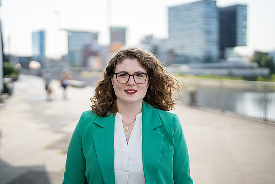 Porträtfoto Franziska Hollstein